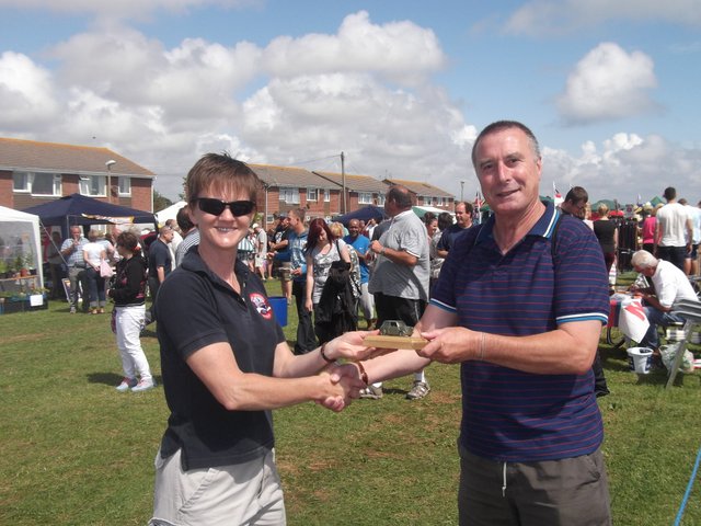 Ali Lakeman presenting Des Burge with his prize for winning the Car Treasure Hunt
